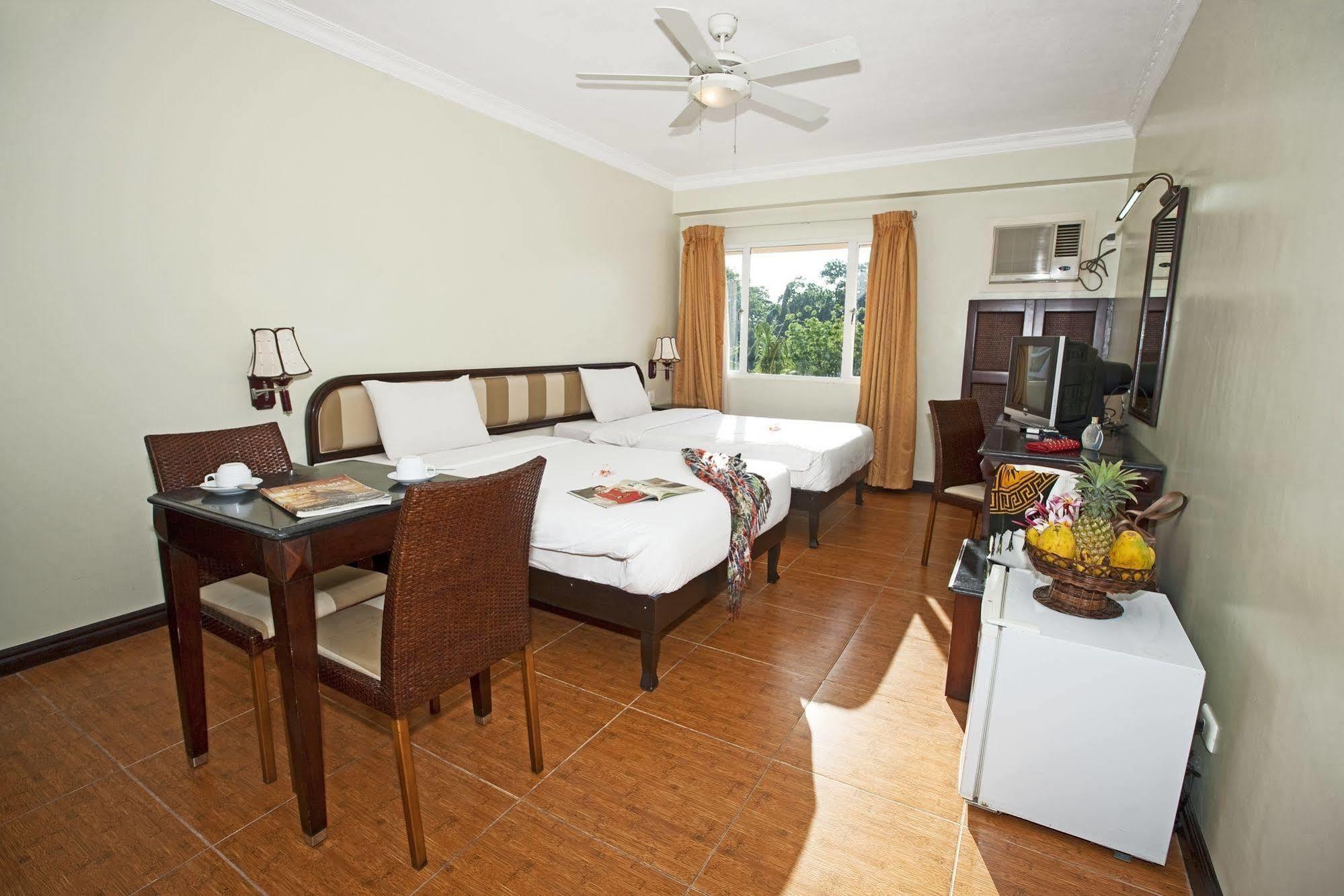 Egi Resort & Hotel Lapu-Lapu City Exterior photo